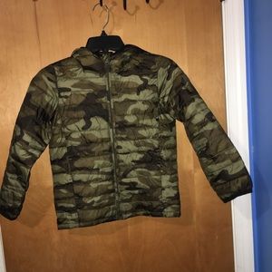Gap Lite Primaloft Camouflage w/ hood Size 6-7